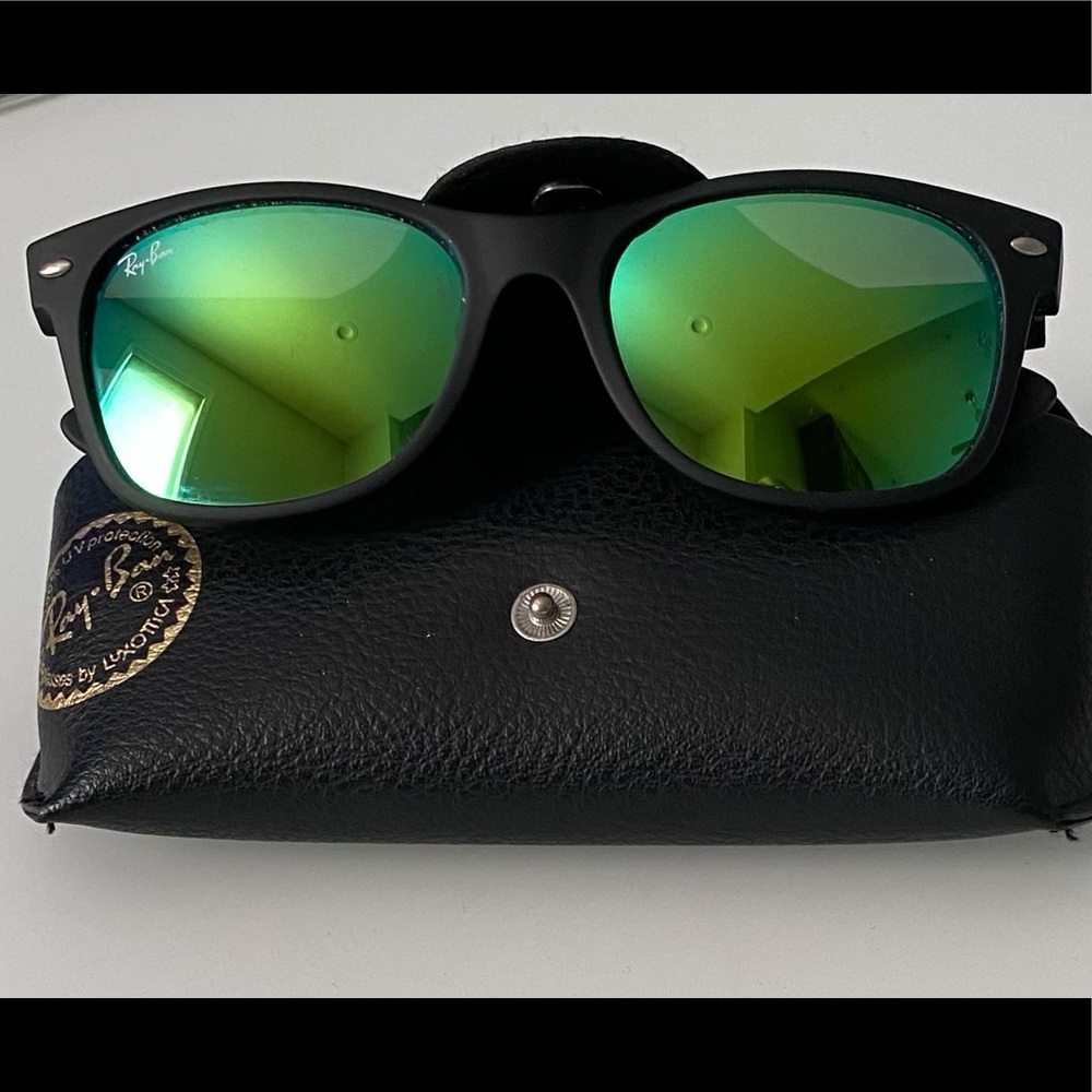 Ray-Ban Wayfarer-Green mirror lens